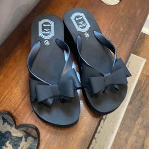 Sexy flip flops with bow!